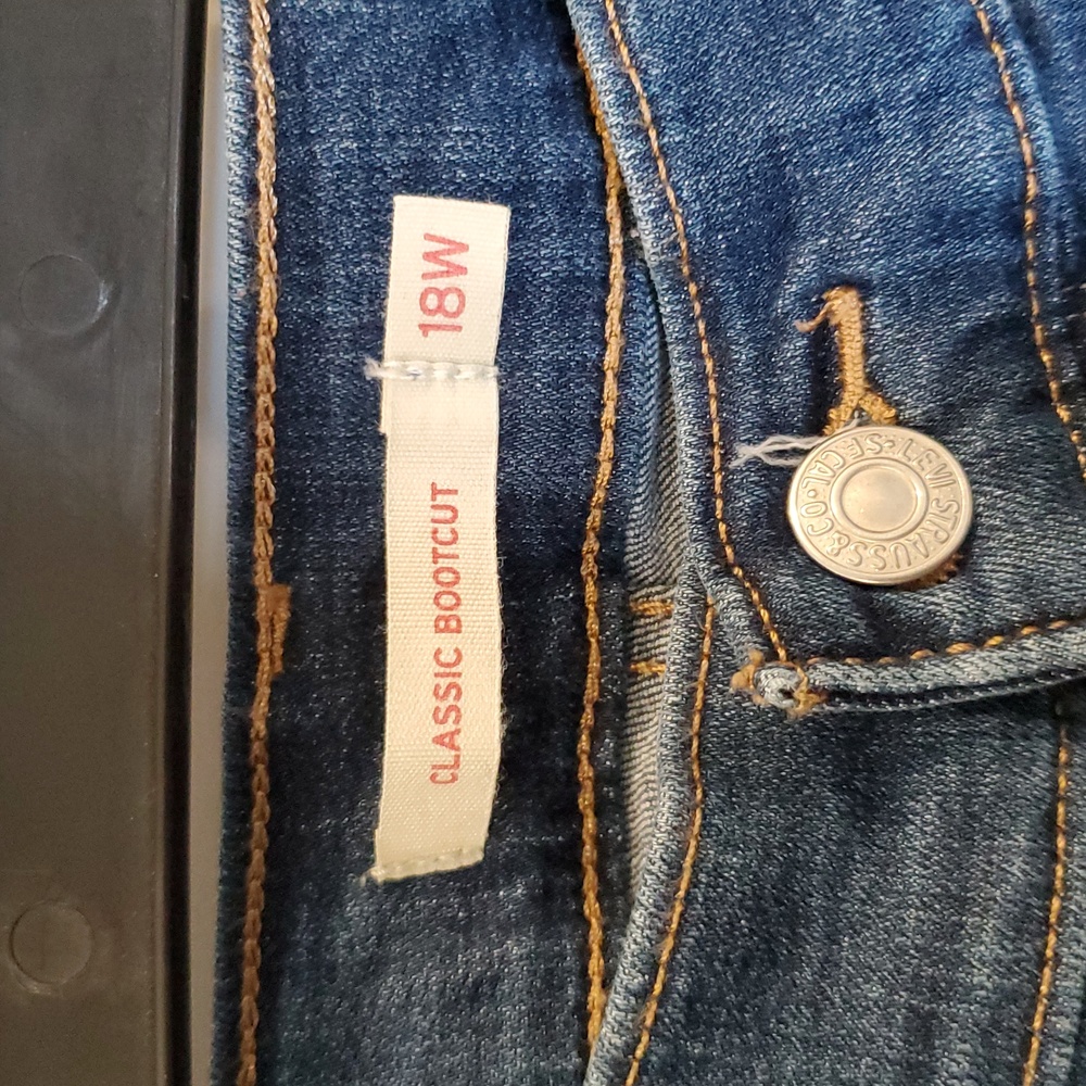 Levi's Women's Boot Cut Jeans - Blue - Picture 4 of 5